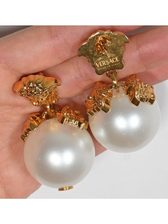 Versace Medusa Pearl Drop Earrings in Oro & Bianco - Picture 7 of 8